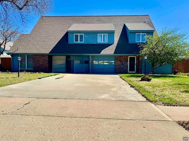 2926 SW Arrowhead RD, Topeka, KS 66614