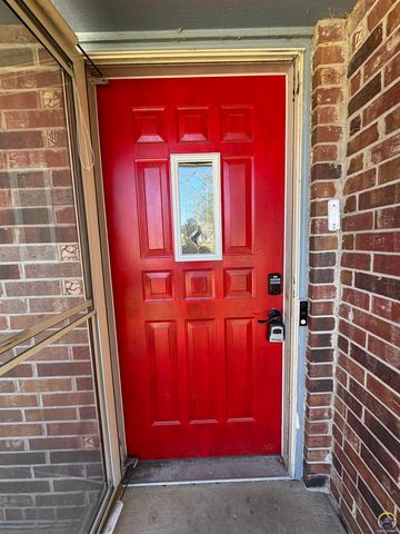 2926 SW Arrowhead RD, Topeka, KS 66614