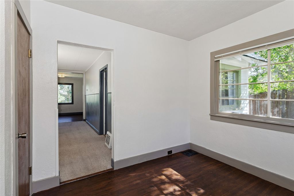 Image 11 of property listing at 226 W 6th Street, Whitefish, MT 59937