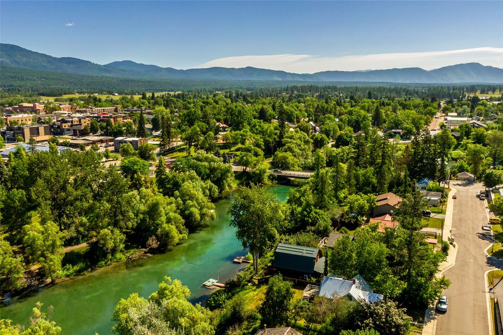 Image 9 of property listing at 226 W 6th Street, Whitefish, MT 59937
