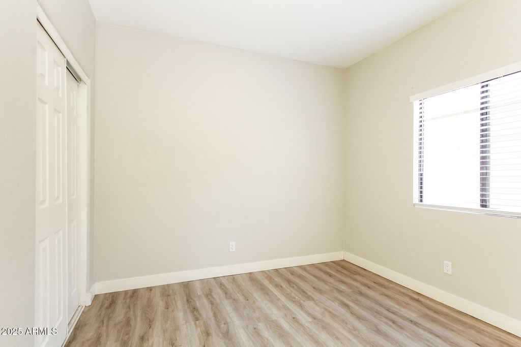 property-img