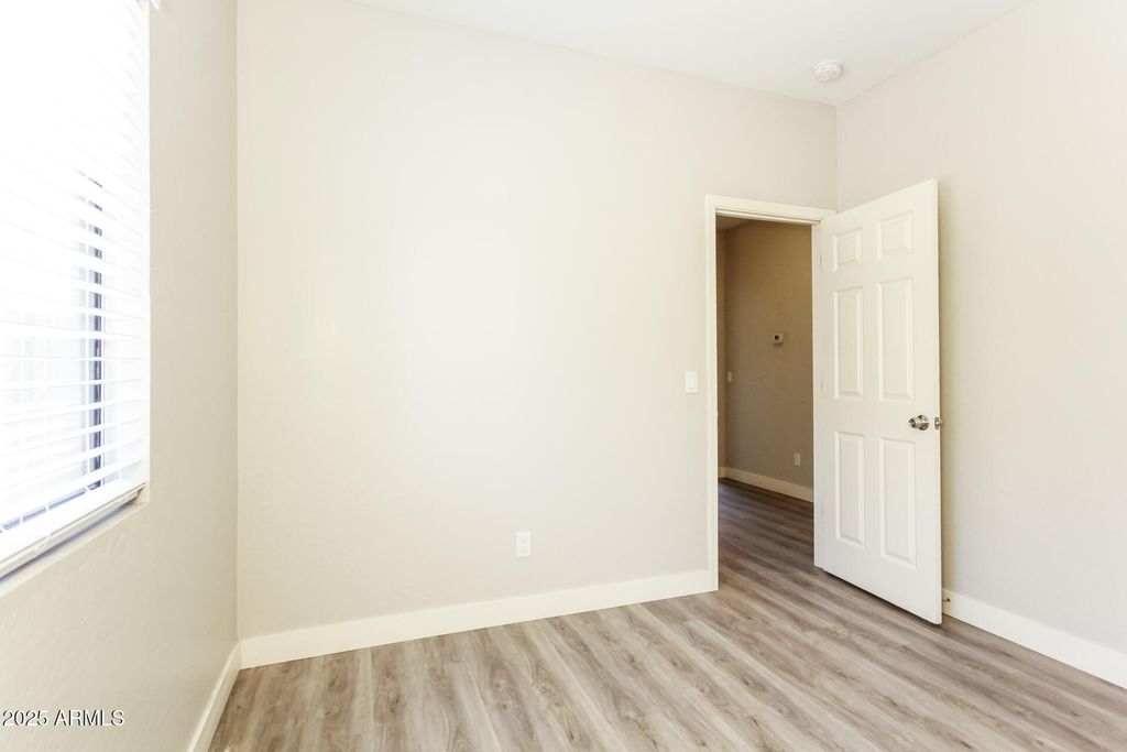 property-img