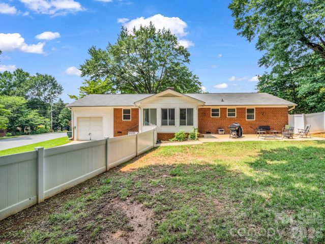 2044 Helen Drive, Gastonia, NC 28054
