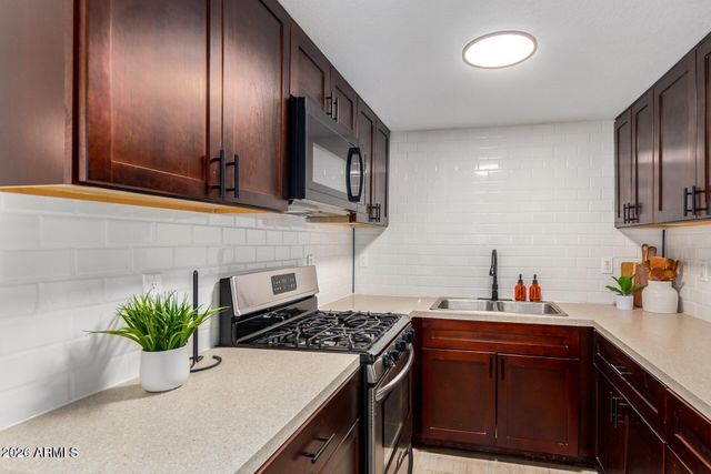 830 S GREENLEAF Lane, Avondale, AZ 85323