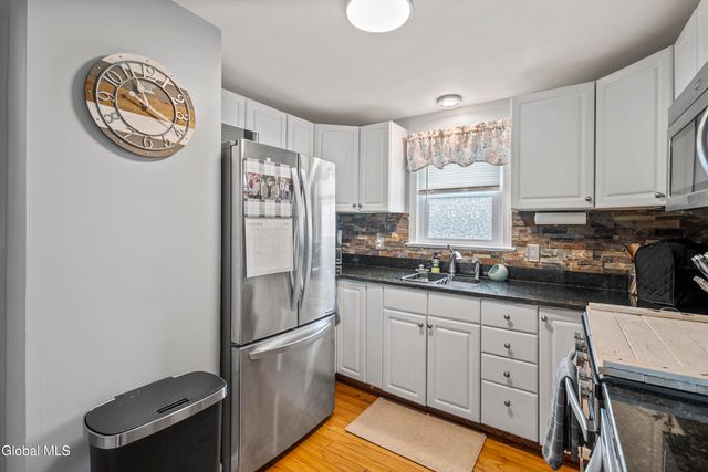 24 Rose Court, Cohoes, NY 12047