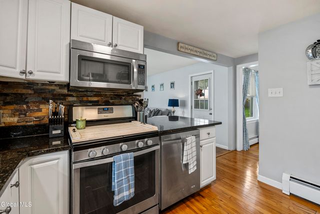 24 Rose Court, Cohoes, NY 12047