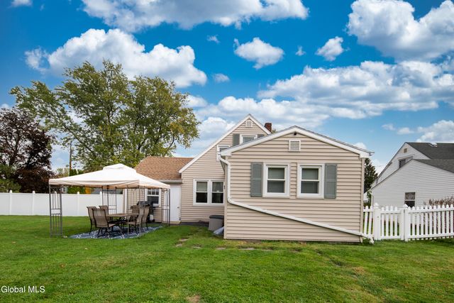 24 Rose Court, Cohoes, NY 12047