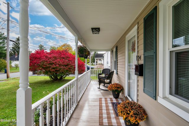 24 Rose Court, Cohoes, NY 12047