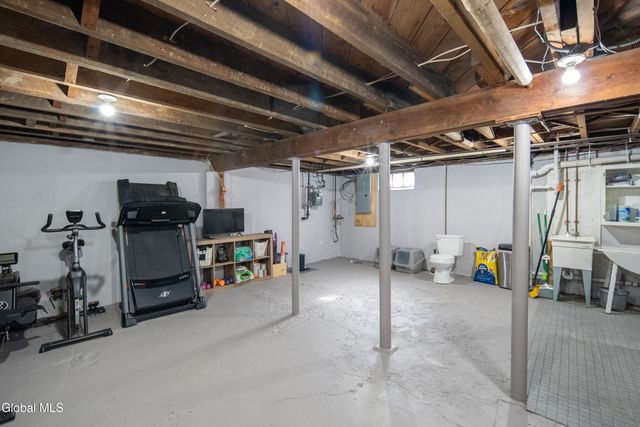 24 Rose Court, Cohoes, NY 12047