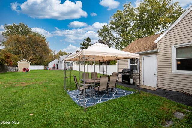 24 Rose Court, Cohoes, NY 12047