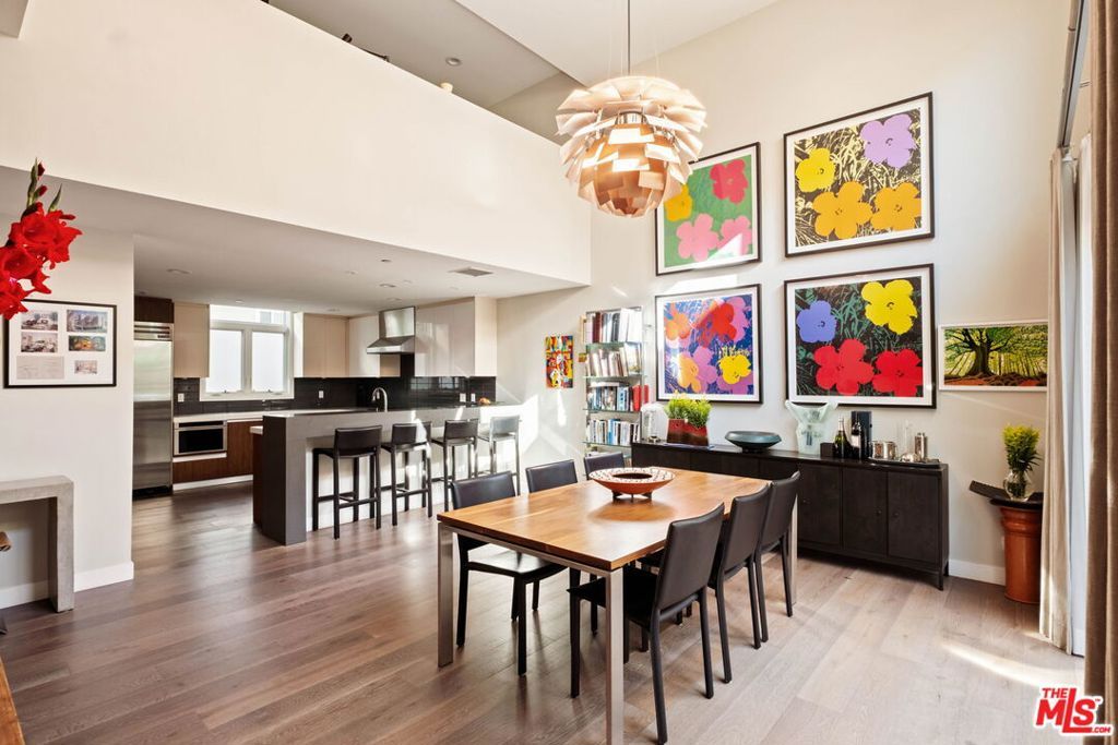 Image 1 of property listing at 612 Lincoln Boulevard 3, Santa Monica, CA 90402