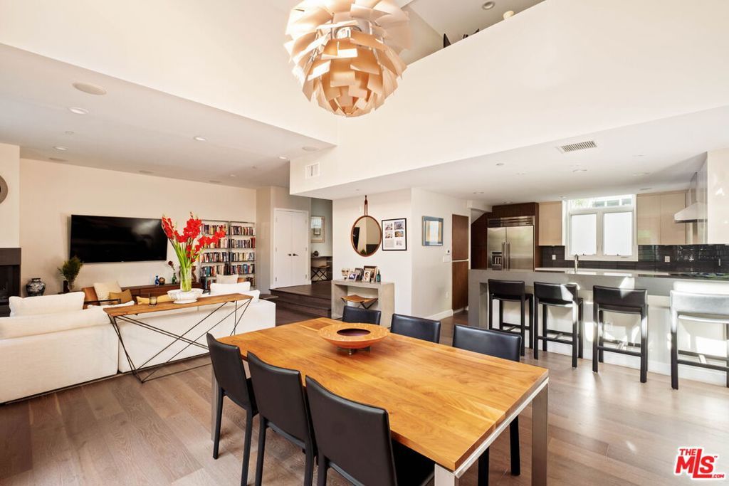 Image 11 of property listing at 612 Lincoln Boulevard 3, Santa Monica, CA 90402