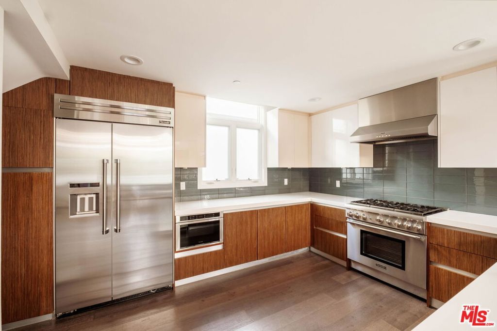 Image 14 of property listing at 612 Lincoln Boulevard 3, Santa Monica, CA 90402