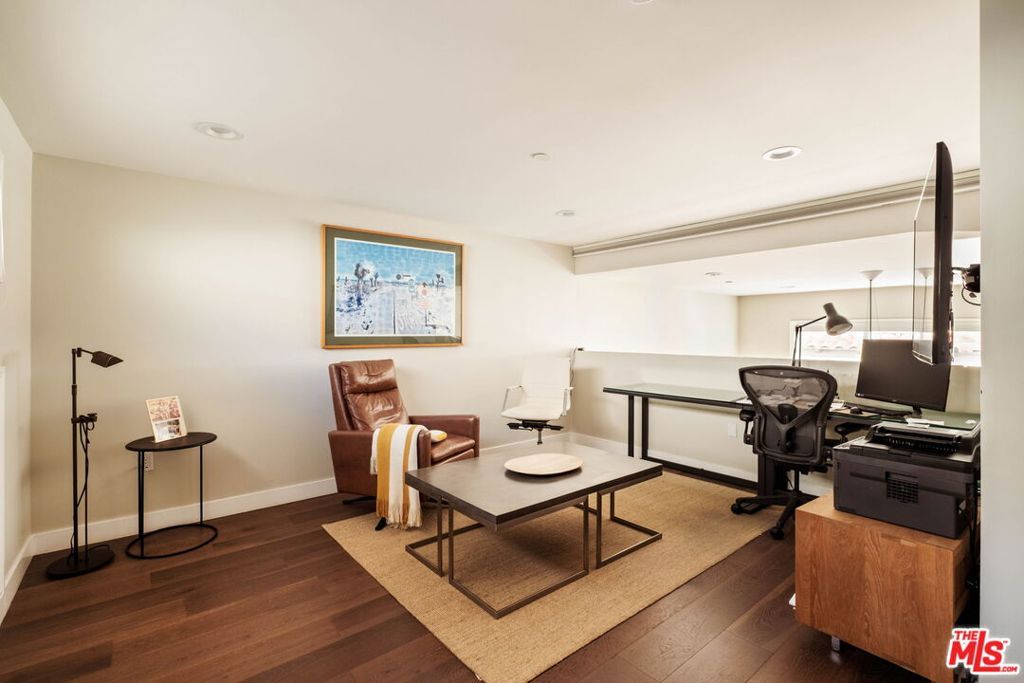 Image 17 of property listing at 612 Lincoln Boulevard 3, Santa Monica, CA 90402