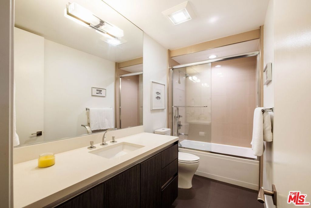 Image 19 of property listing at 612 Lincoln Boulevard 3, Santa Monica, CA 90402