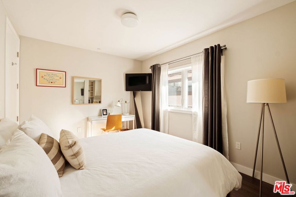 Image 20 of property listing at 612 Lincoln Boulevard 3, Santa Monica, CA 90402