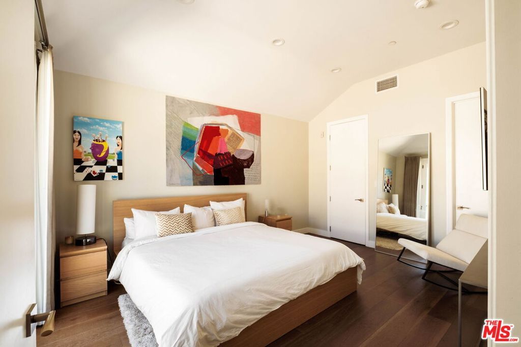 Image 23 of property listing at 612 Lincoln Boulevard 3, Santa Monica, CA 90402