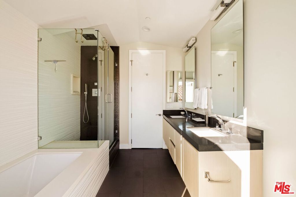 Image 24 of property listing at 612 Lincoln Boulevard 3, Santa Monica, CA 90402