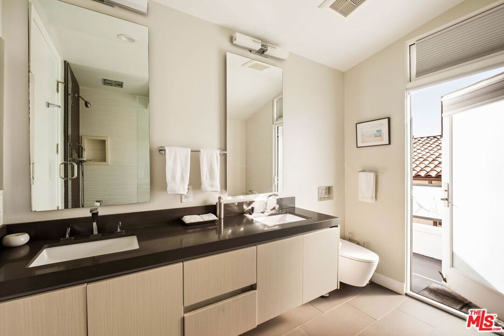 Image 25 of property listing at 612 Lincoln Boulevard 3, Santa Monica, CA 90402