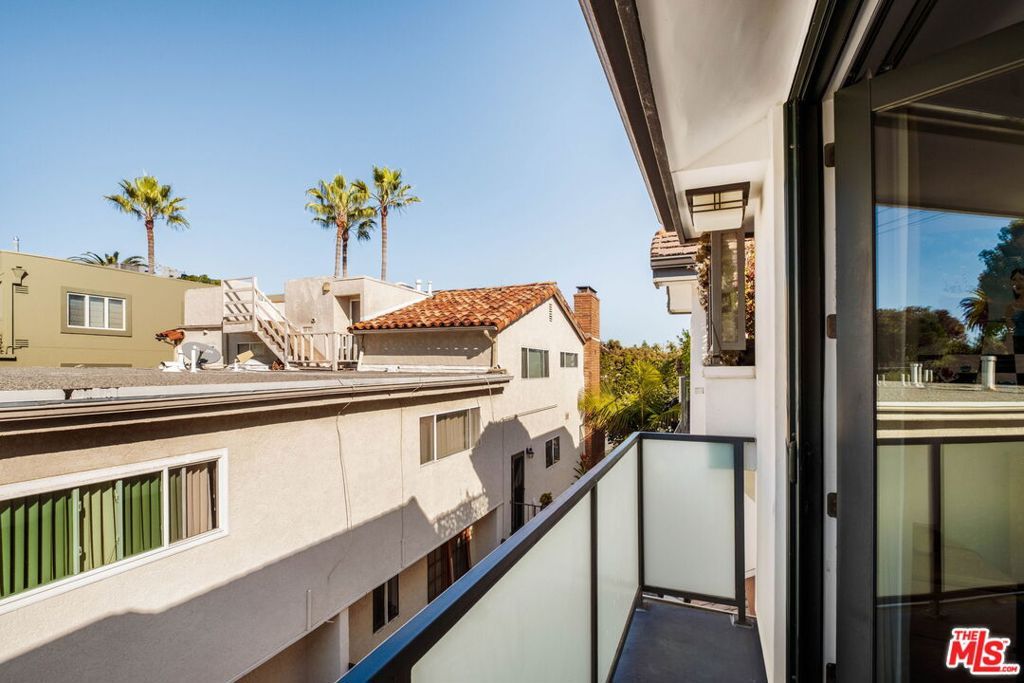Image 26 of property listing at 612 Lincoln Boulevard 3, Santa Monica, CA 90402