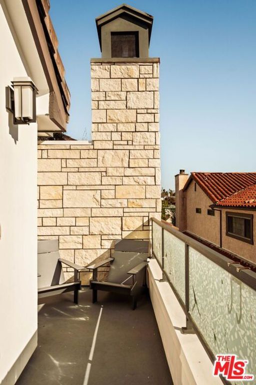 Image 27 of property listing at 612 Lincoln Boulevard 3, Santa Monica, CA 90402