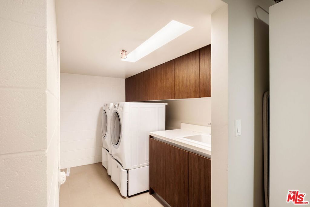 Image 30 of property listing at 612 Lincoln Boulevard 3, Santa Monica, CA 90402