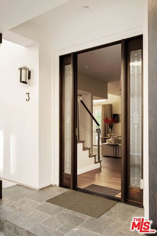 Image 5 of property listing at 612 Lincoln Boulevard 3, Santa Monica, CA 90402