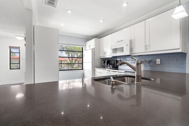21218 Lago Circle F, Boca Raton, FL 33433