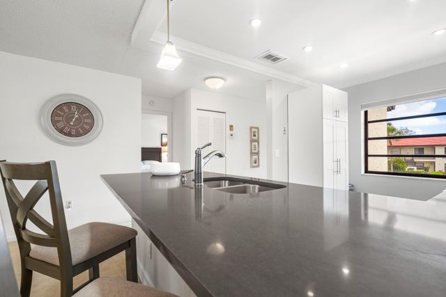 21218 Lago Circle F, Boca Raton, FL 33433