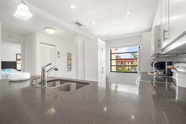 21218 Lago Circle F, Boca Raton, FL 33433