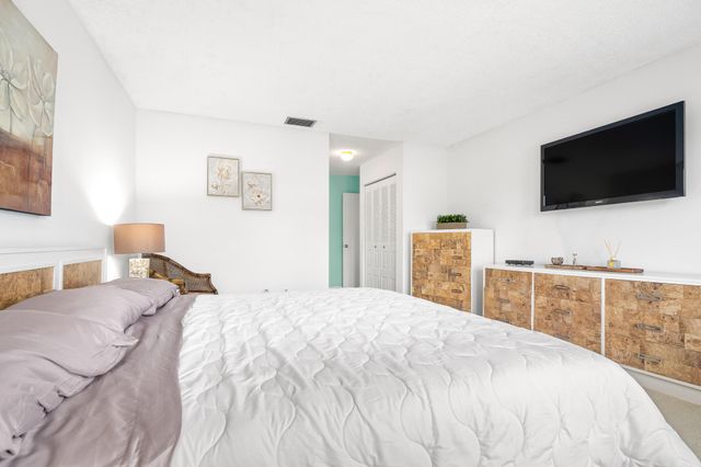 21218 Lago Circle F, Boca Raton, FL 33433