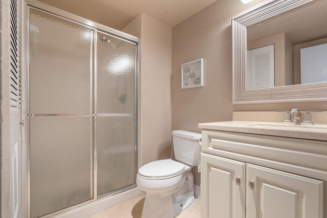 21218 Lago Circle F, Boca Raton, FL 33433