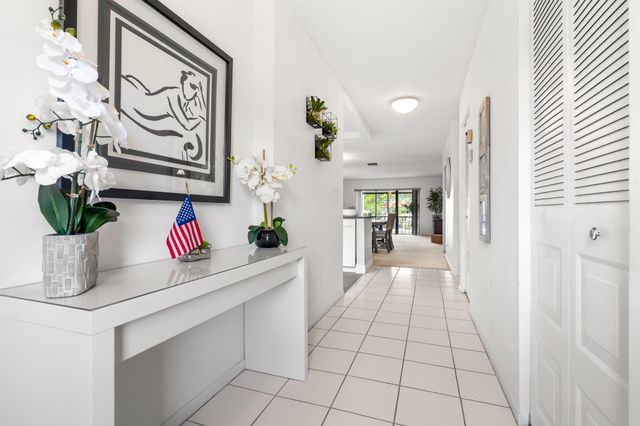 21218 Lago Circle F, Boca Raton, FL 33433