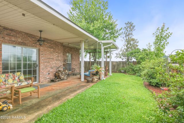 201 Copperfield Way, Youngsville, LA 70592