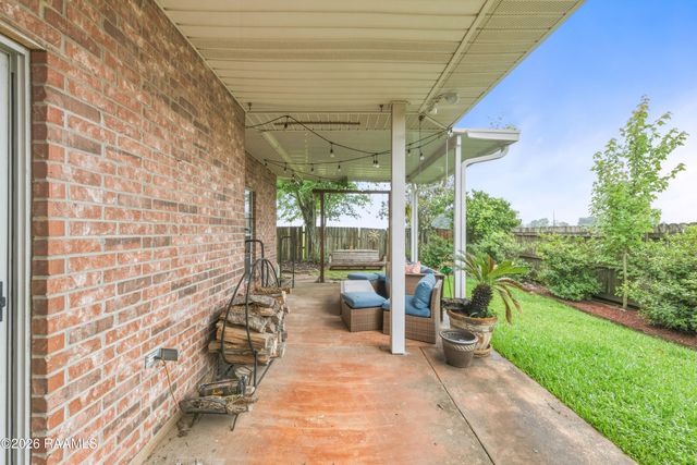 201 Copperfield Way, Youngsville, LA 70592