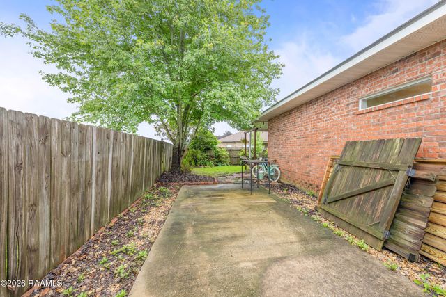 201 Copperfield Way, Youngsville, LA 70592