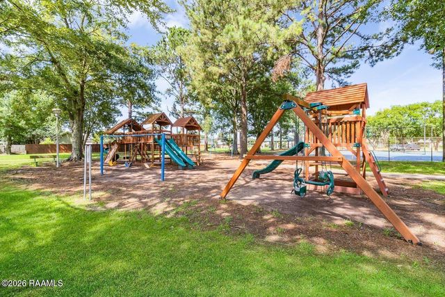 201 Copperfield Way, Youngsville, LA 70592