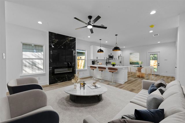 5424 Bourquin Street, Dallas, TX 75210
