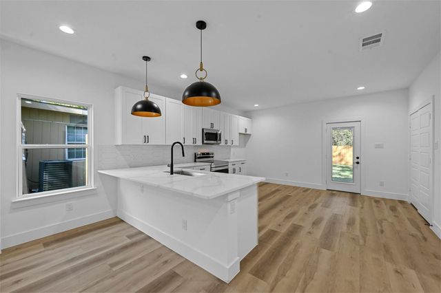5424 Bourquin Street, Dallas, TX 75210
