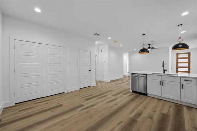 5424 Bourquin Street, Dallas, TX 75210