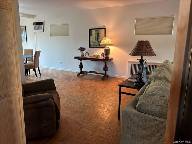 70 E Beverly Parkway, Valley Stream, NY 11580