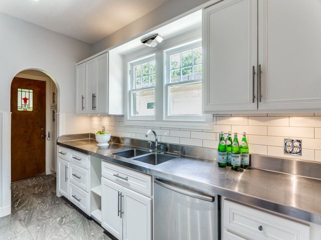 2516 Shirley Avenue, Fort Worth, TX 76109