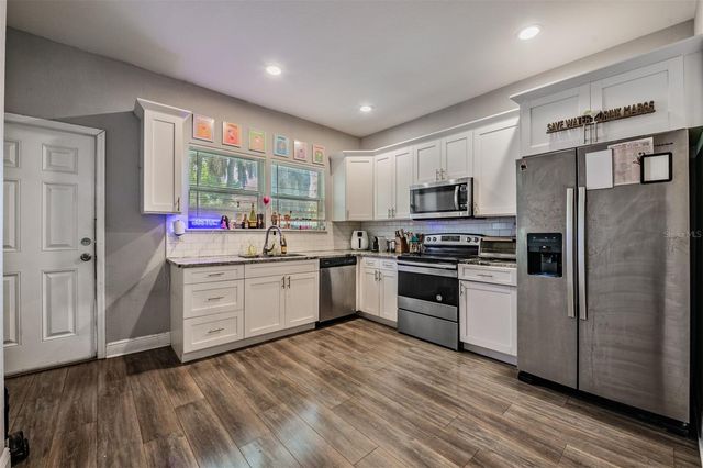 2334 W SPRUCE STREET, Tampa, FL 33607