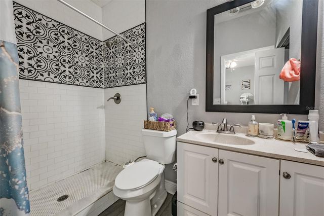 2334 W SPRUCE STREET, Tampa, FL 33607