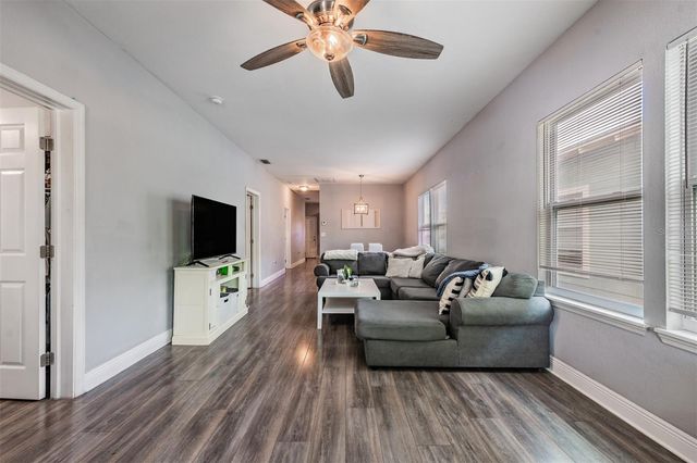 2334 W SPRUCE STREET, Tampa, FL 33607