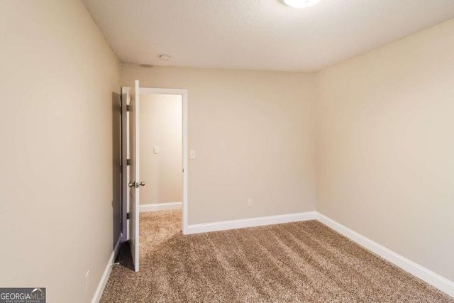 1926 Paynes Point, Winder, GA 30680