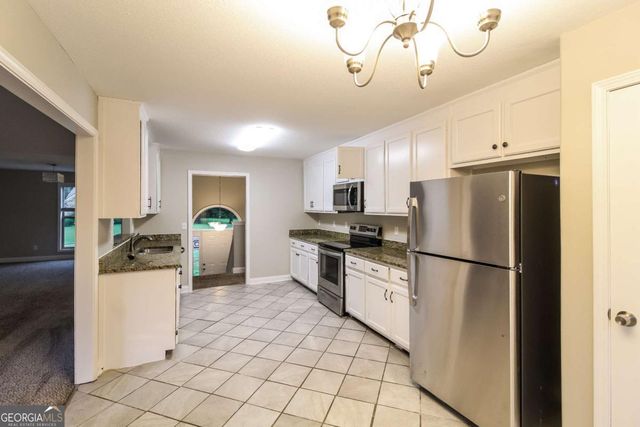 1926 Paynes Point, Winder, GA 30680