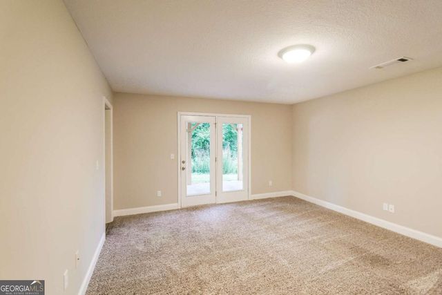 1926 Paynes Point, Winder, GA 30680