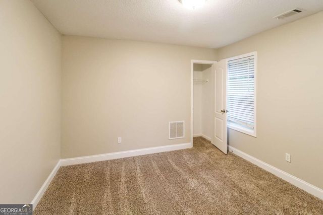 1926 Paynes Point, Winder, GA 30680
