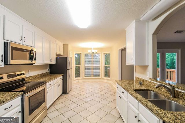 1926 Paynes Point, Winder, GA 30680